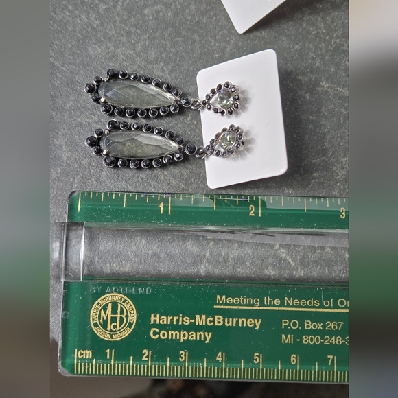 Avon Vintage Earrings Black Glass Stones Teardrop Earrings - Picture 3 of 16